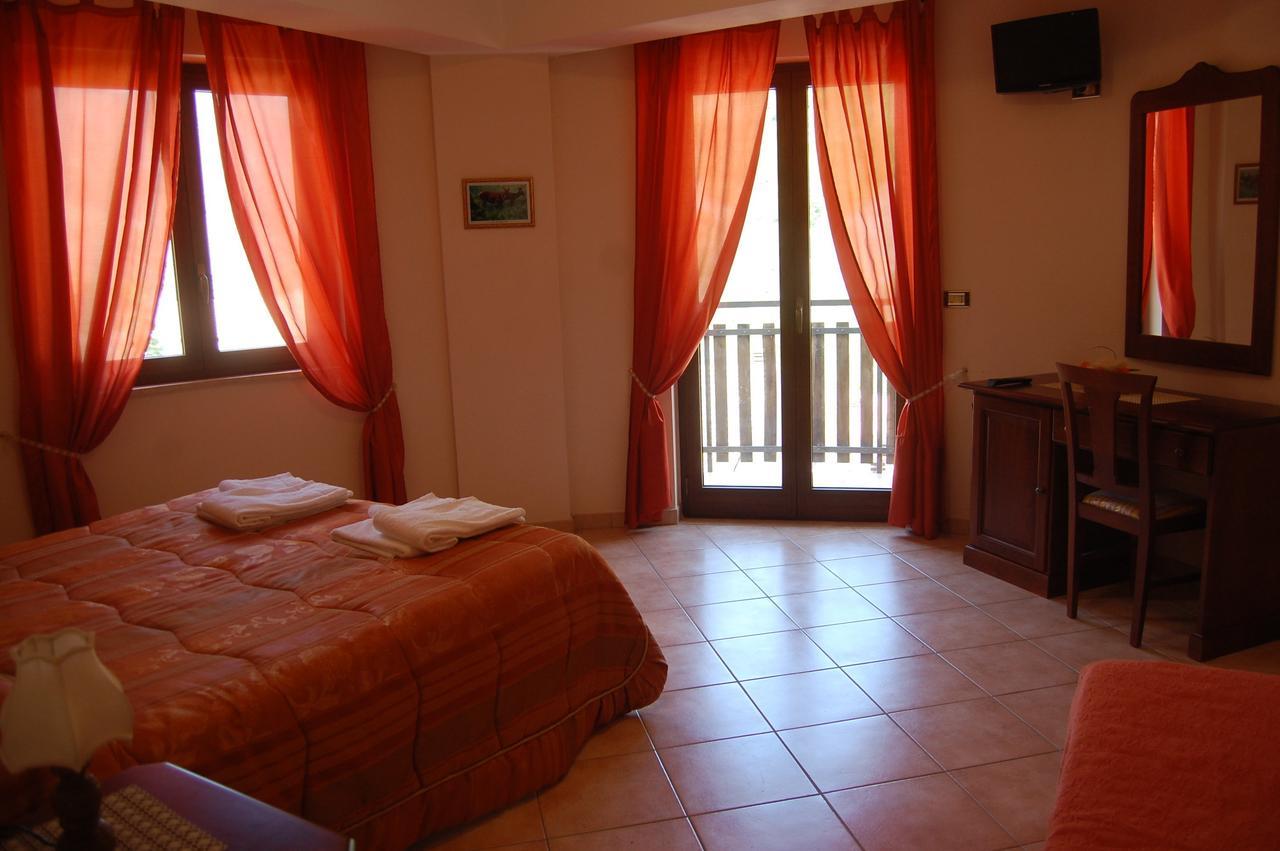 B&B La Tana Dell'Orso Villalago Exterior foto