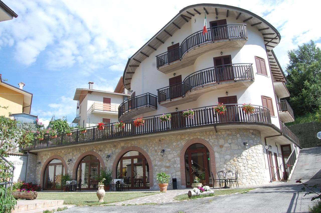 B&B La Tana Dell'Orso Villalago Exterior foto