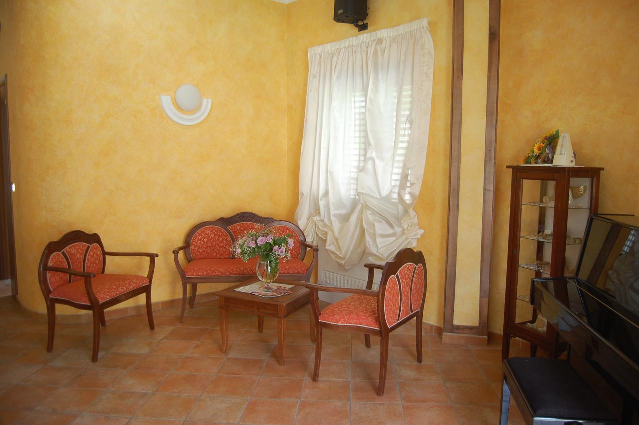 B&B La Tana Dell'Orso Villalago Exterior foto